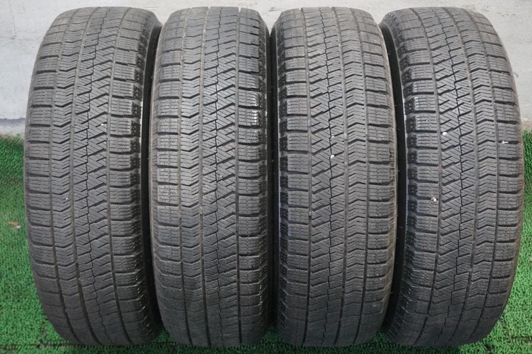 シエンタ純正　カスタムブラックエディション　185/60R15　VRX2　バリ山