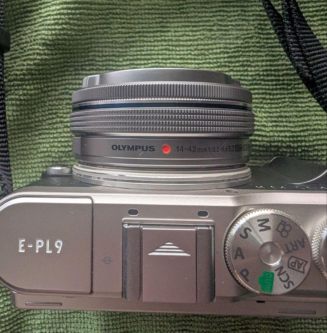 ミラーレス一眼OLYMPUS PEN E‐PL9　ブラック（本体＋箱＋備品など）