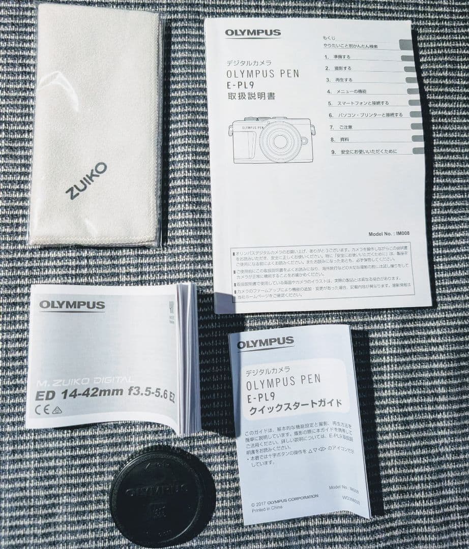 ミラーレス一眼OLYMPUS PEN E‐PL9　ブラック（本体＋箱＋備品など）