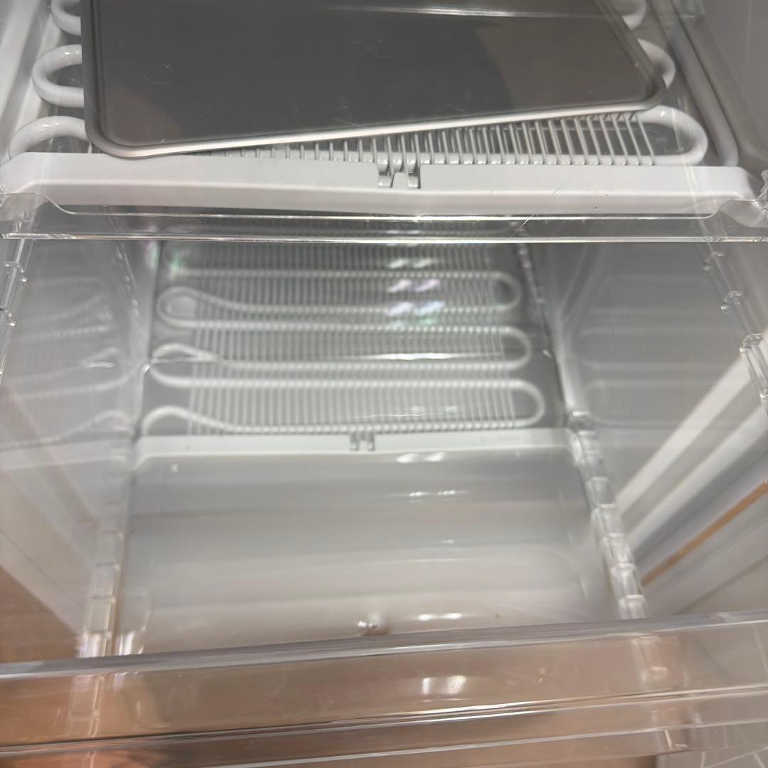 送料無料2023年式　HF-A61W Hisense 冷凍庫 ホワイト