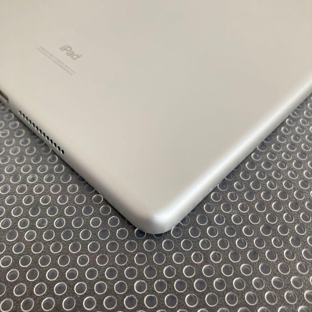1096 美品☆電池ほぼ新品☆iPad7 第7世代 32GB WIFIモデル☆