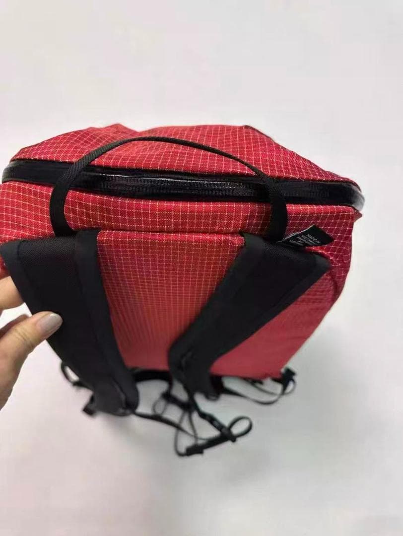 未使用ARC'TERYX KONSEAL 15 チェック柄バックパック 赤