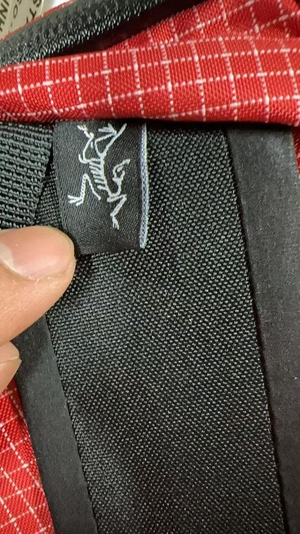 未使用ARC'TERYX KONSEAL 15 チェック柄バックパック 赤