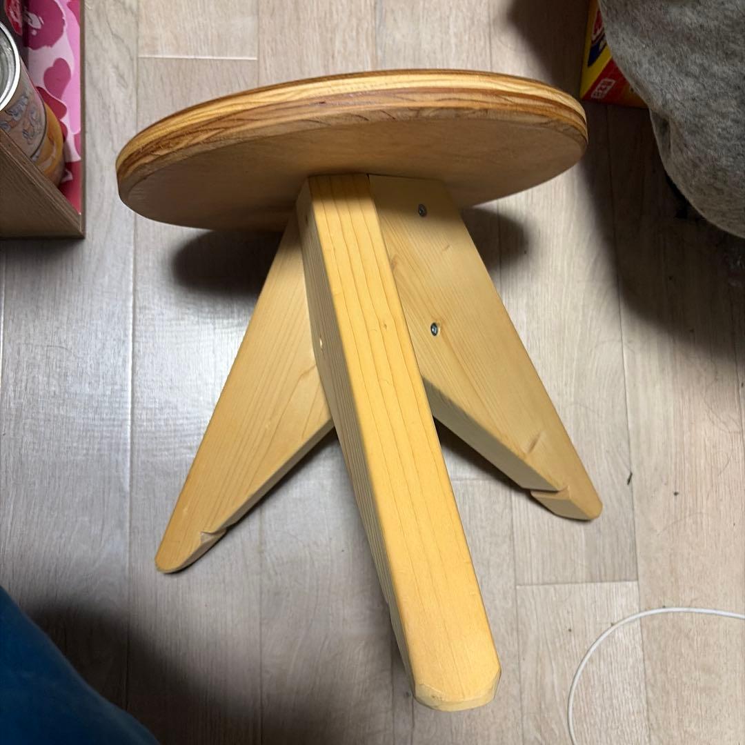 クンバ（KUUMBA）　ユニークな顔デザインの木製座椅子 小