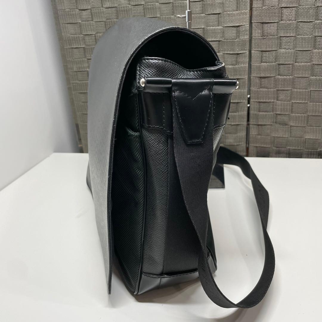 T*R様 LOUIS VUITTON ルイ ヴィトン タイガ ヴィクトール M3