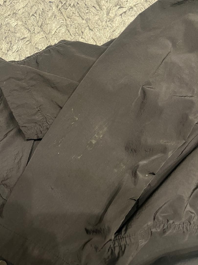 ナイロンジャケット 黒　ゴーグルフード付き