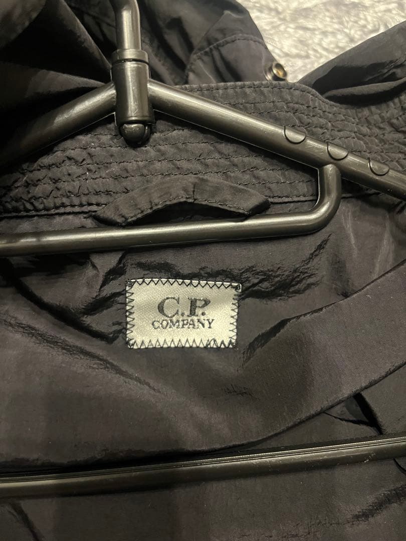 ナイロンジャケット 黒　ゴーグルフード付き