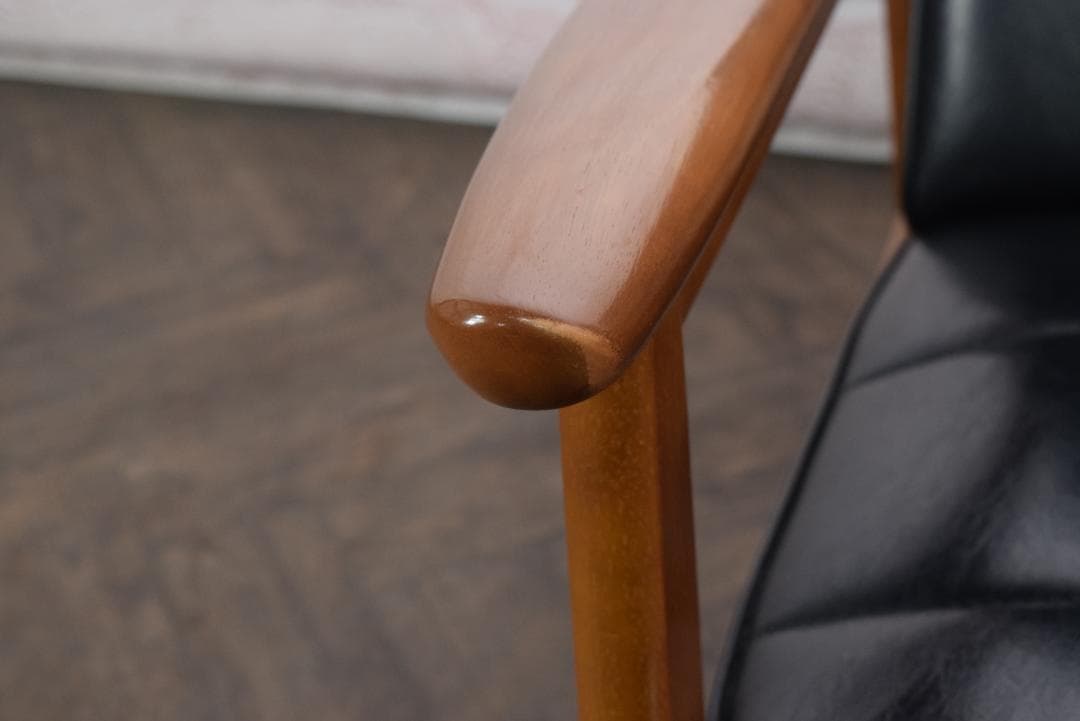 展示品　カリモク60 Kチェア スタンダードブラック　 W36170BW　13B