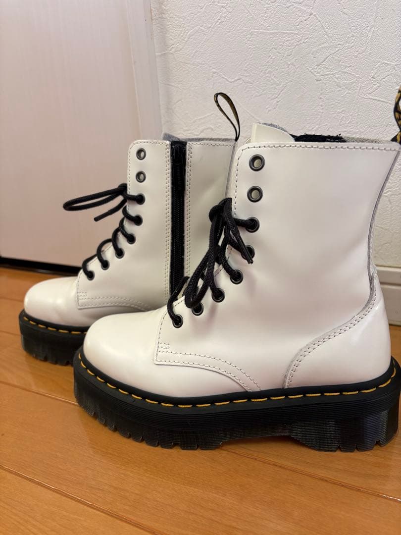 Dr.Martens JADON 8ホール ホワイト 厚底 ブーツ