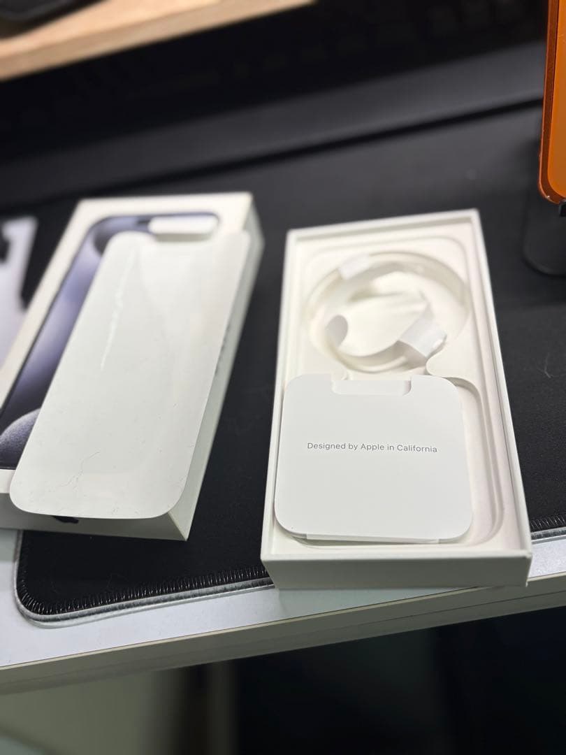 Apple iPhone 15 Pro 本体 128gbケース4個付き