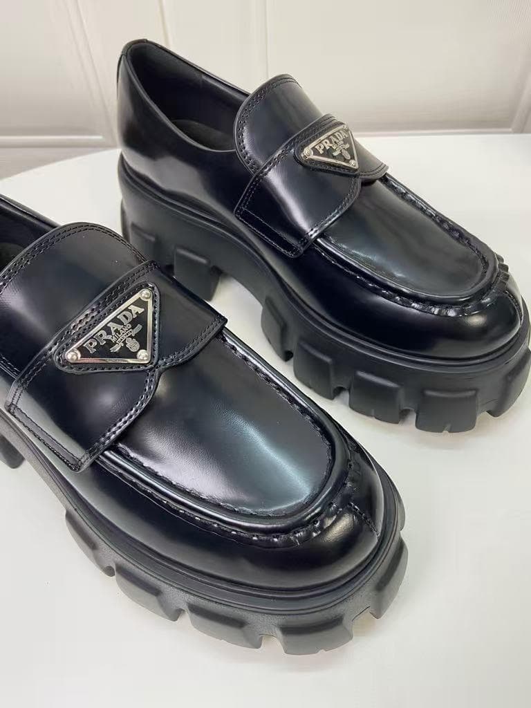 大人気極美品 PRADA ブラックレザー 厚底ローファー☆36