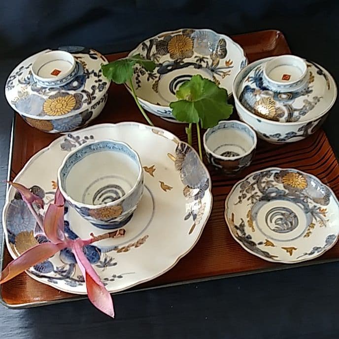 「ご成約者」です。 「同じ絵柄で、7通りの食器！」古伊万里皿7種類