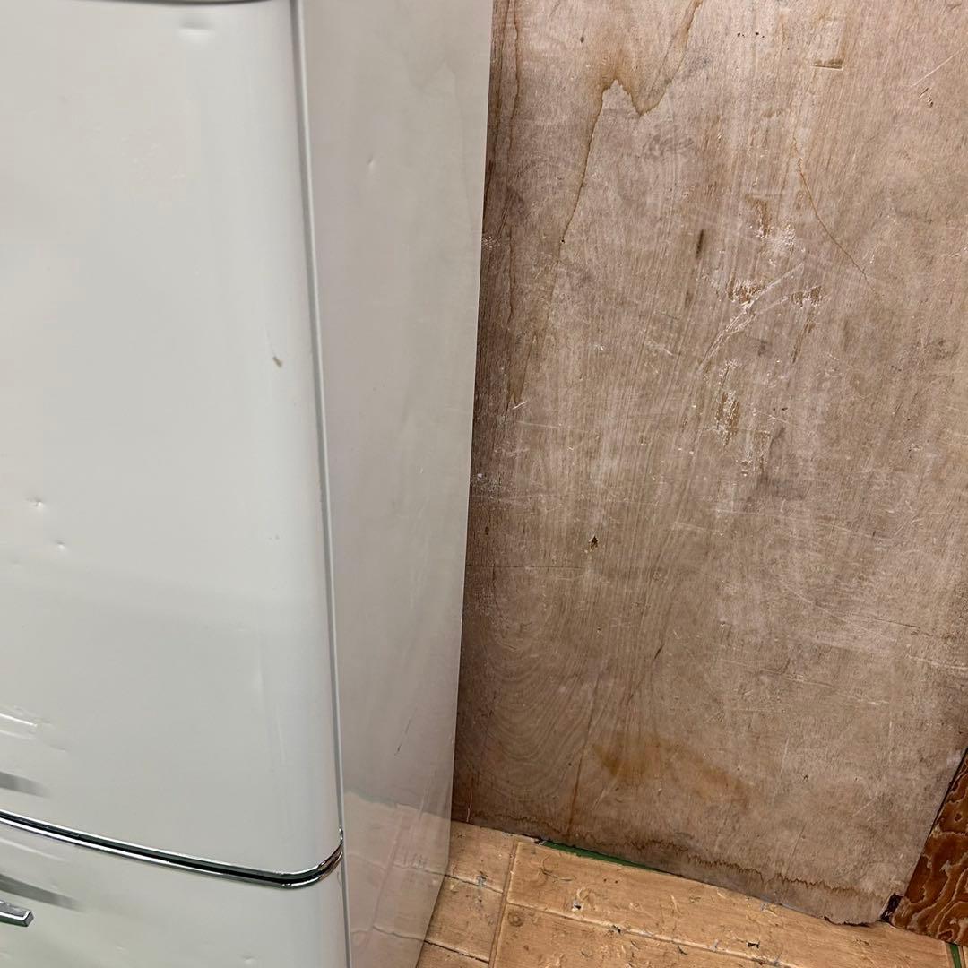 713 2023年製　レトロデザイン　冷蔵庫　単身用　130L 小型　一人暮らし