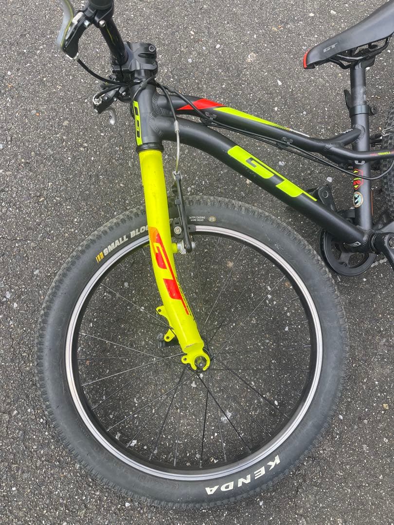 GT Stomper マウンテンバイク 黒/黄　キッズ 20インチ