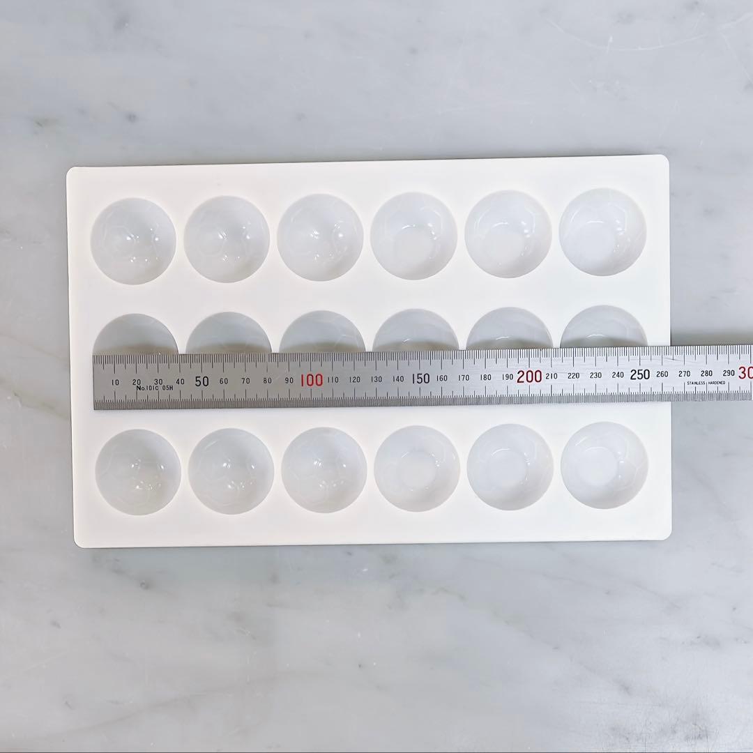 サッカーボールと笛のチョコレートモルド