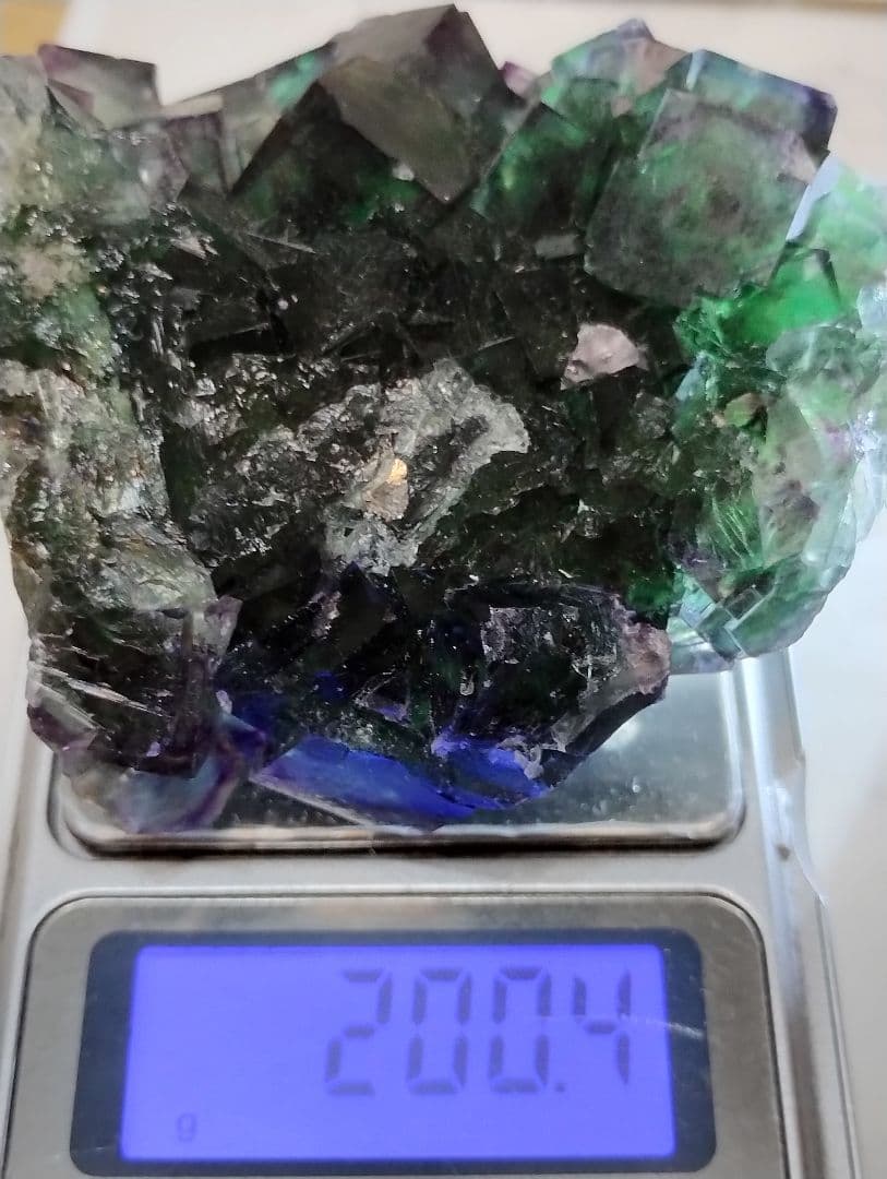 南アフリカ産のフローライト 重さ２００,４ｇ 紫とグリーンのゾーニングが美しい