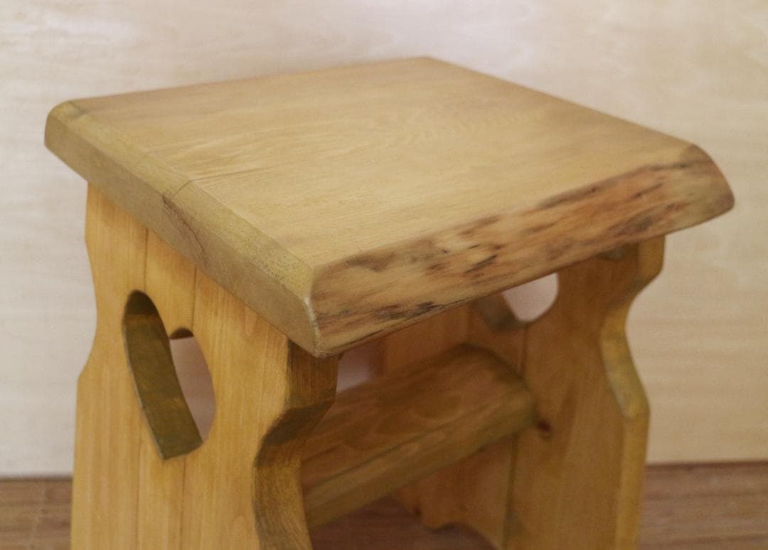 ハンドメイド　スツール　天板青森ヒバ　脚板ヒノキ　踏み台/飾り台/椅子etc
