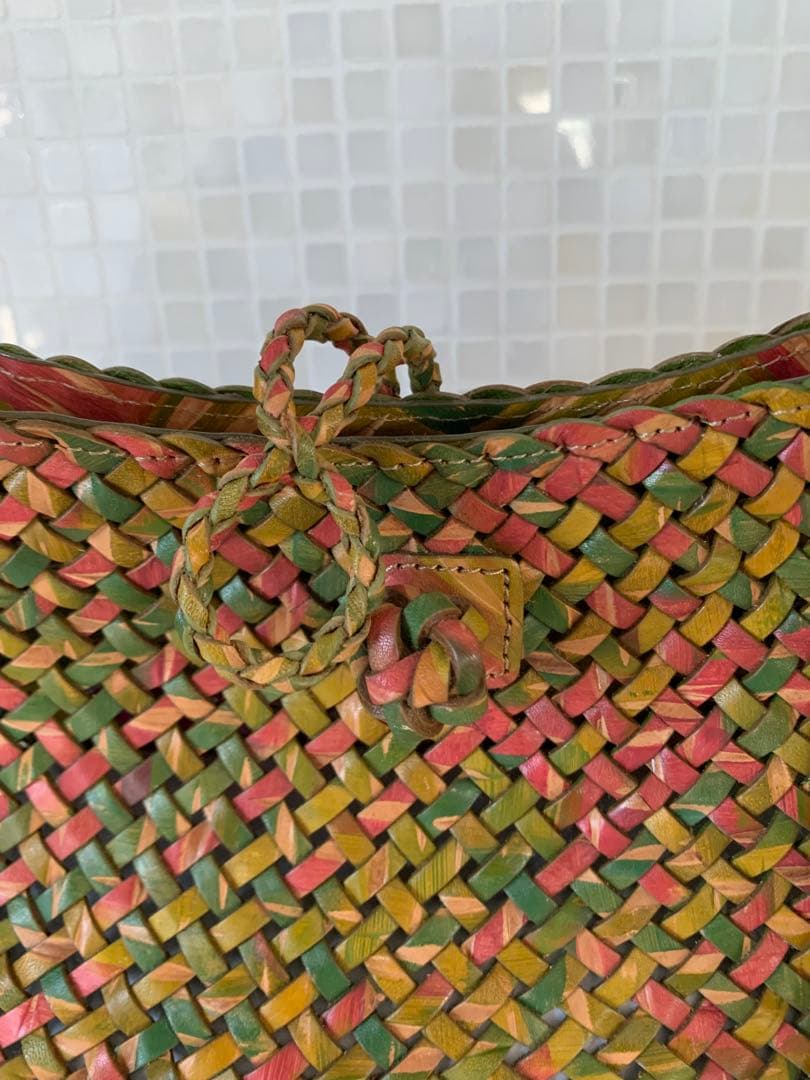 未使用品！カラフルなとっても可愛いショルダーバッグです！　本革