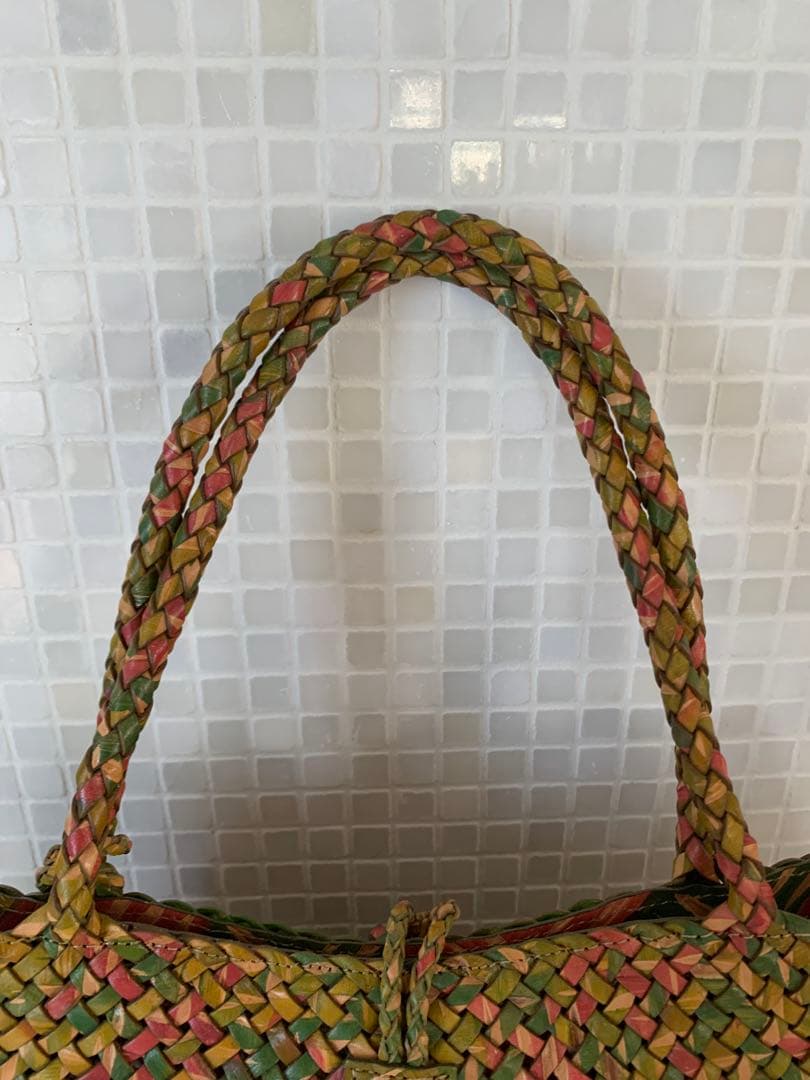 未使用品！カラフルなとっても可愛いショルダーバッグです！　本革