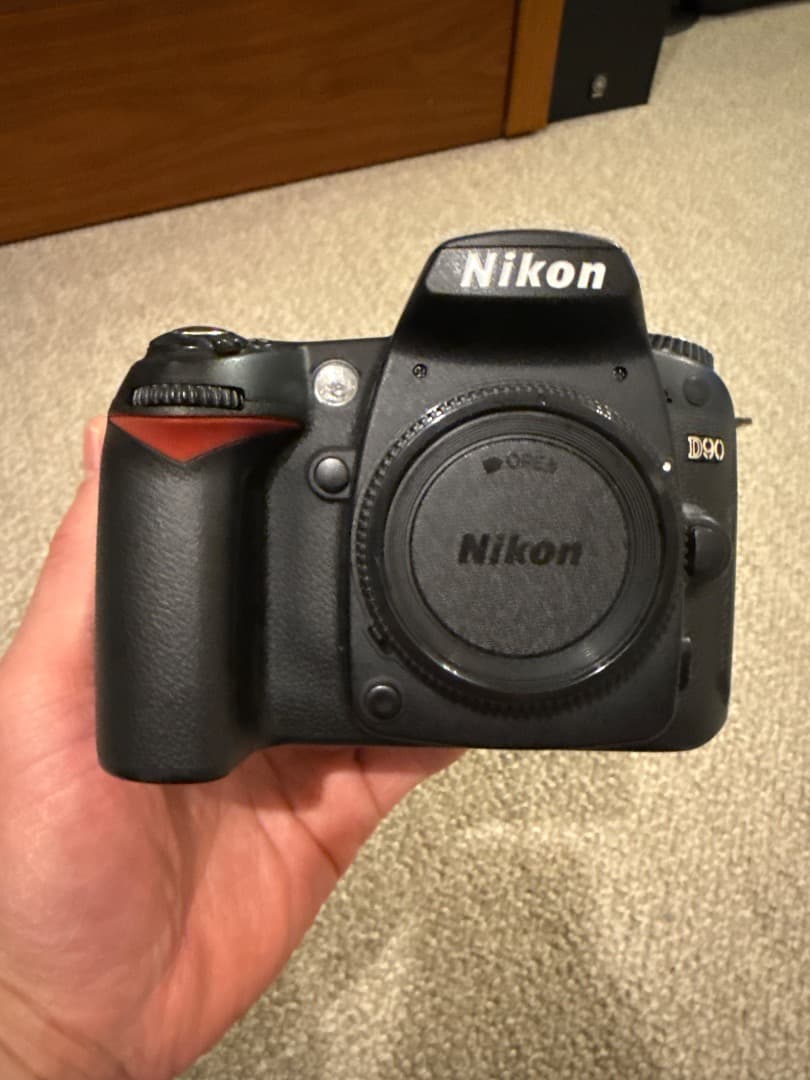 ニコン D90 ジャンク（シャッター固着）修理用パーツ付／バッテリー・充電器付き