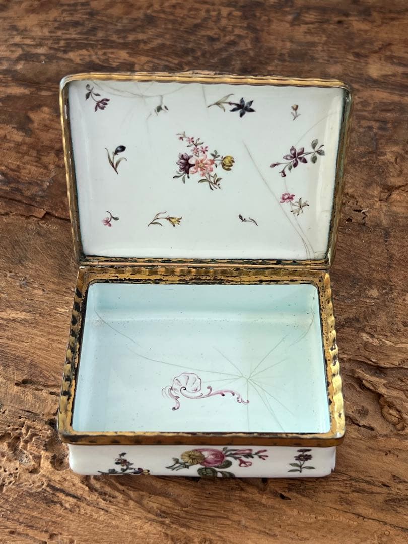 ヨーロッパのアンティーク小箱