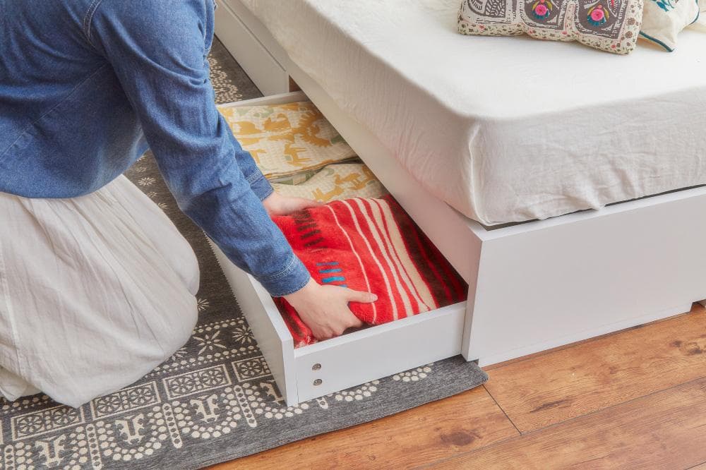 【新品・送料無料】【セミダブル】Pluto 収納付きベッド（マットレス付き）