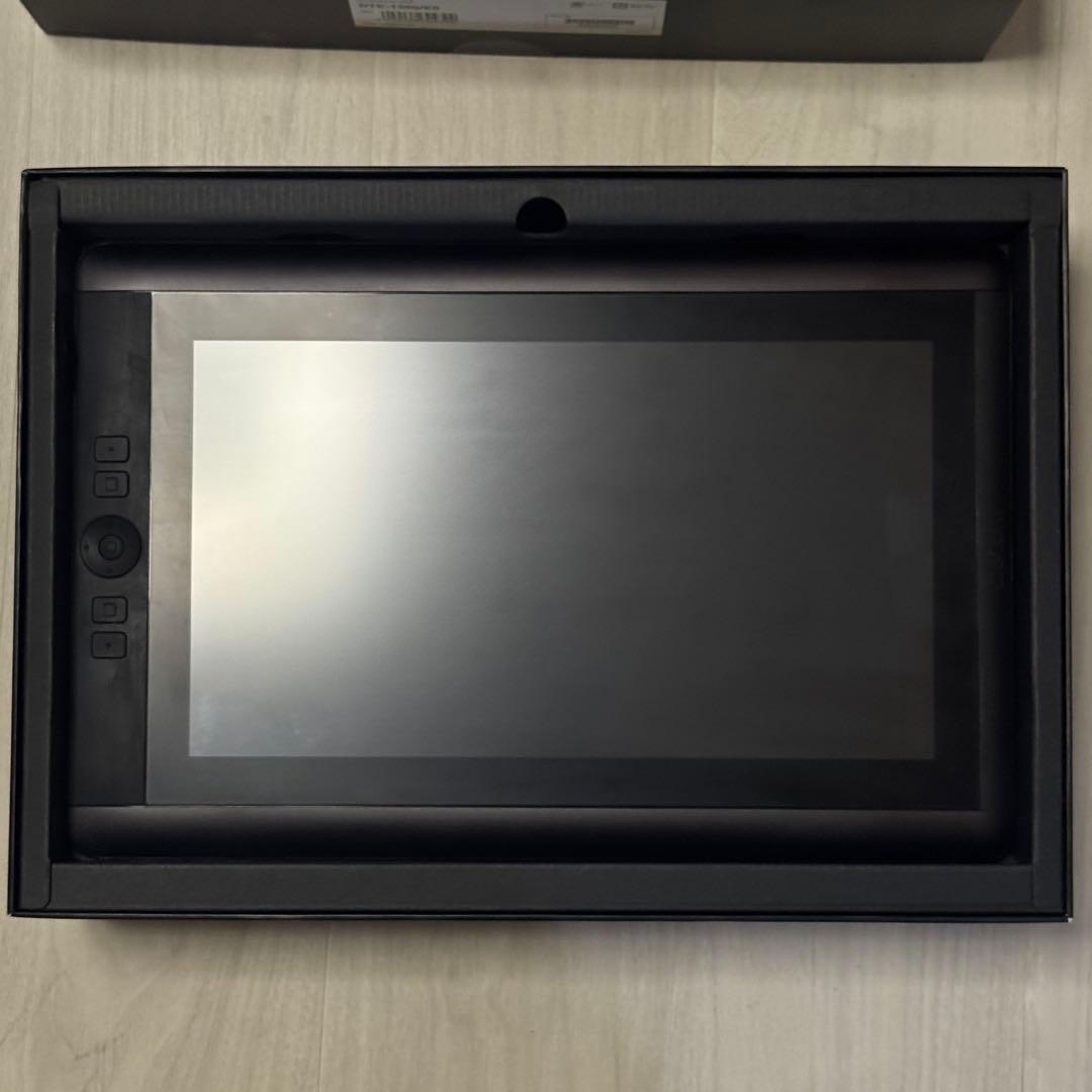 ワコム Cintiq 13HD DTK-1300/K0 液タブ 液晶タブレット