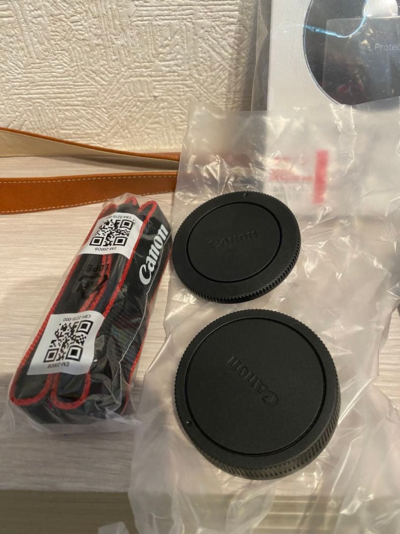 Canon ミラーレス一眼　EOS M200 カメラ　ホワイト