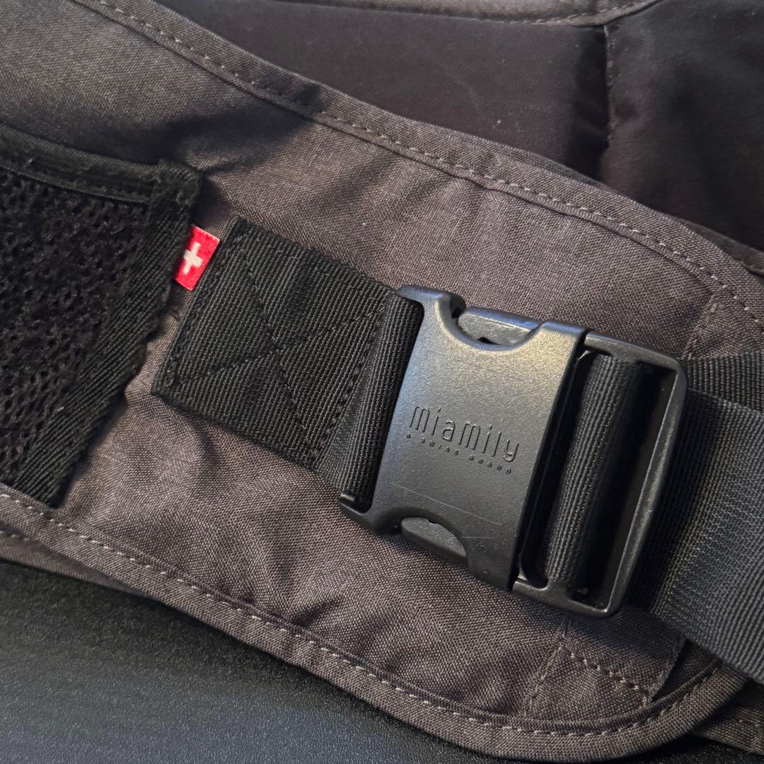 【美品】miamily 抱っこ紐 ヒップスタープラス チャコールブラック