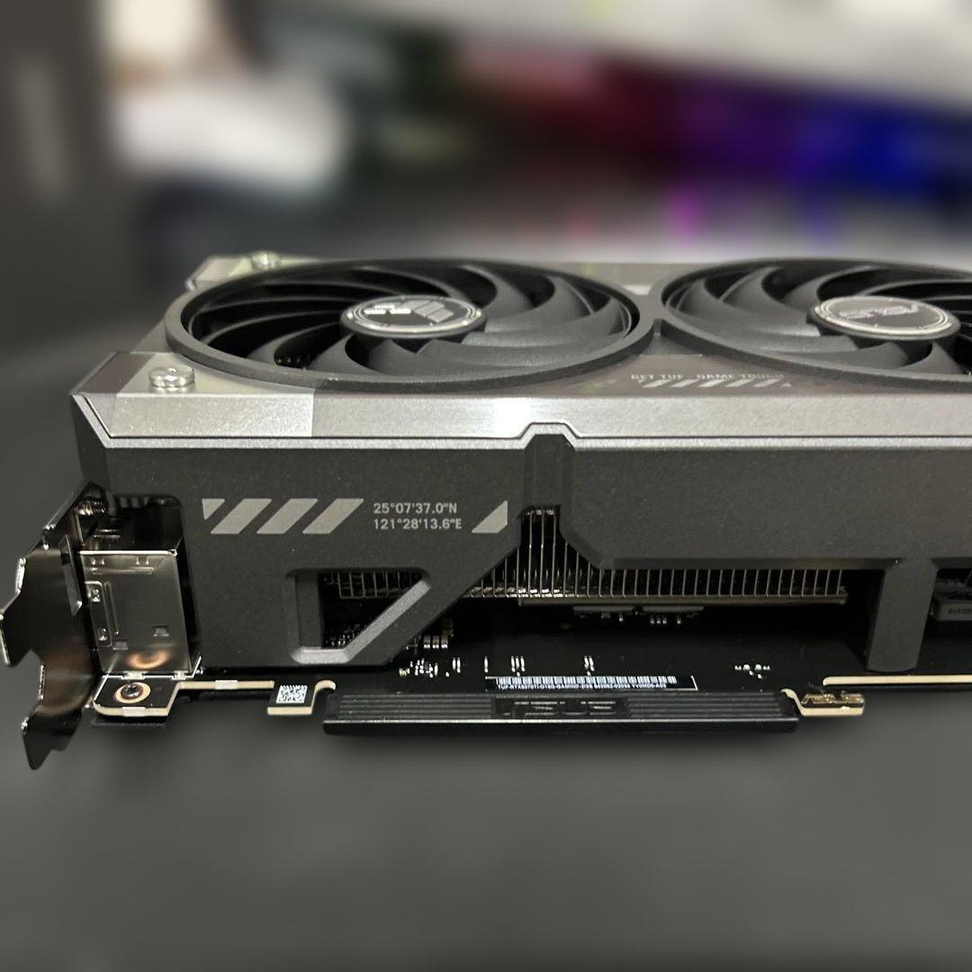 グラフィックボード・グラボ・ビデオカード ASUS TUF GAMING GeForce RTX 5070 Ti