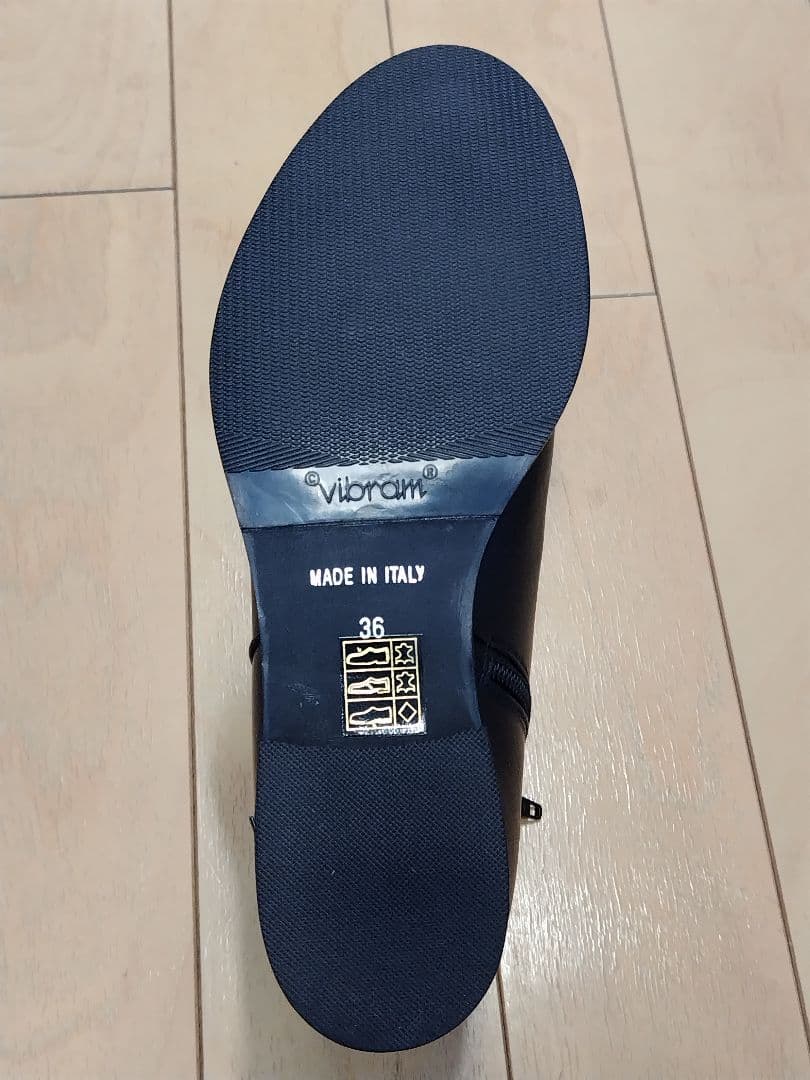 【最終値下げ·2/7まで】銀座かねまつ　ショートブーツ　ブラックレザー　ビブラム