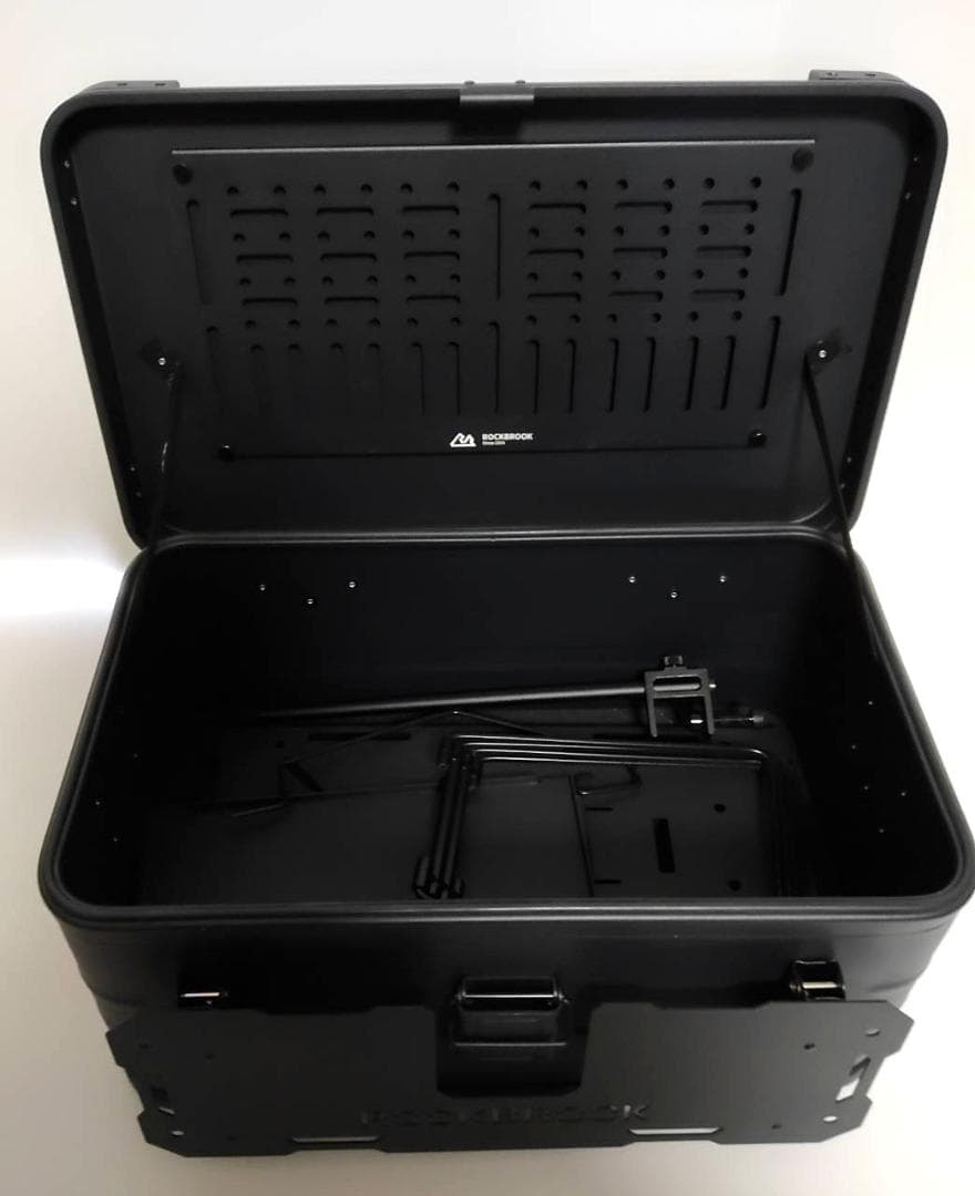 新品送料込み　 アルミコンテナ　30L　フルカスタム　ブラックカラー　キャンプ