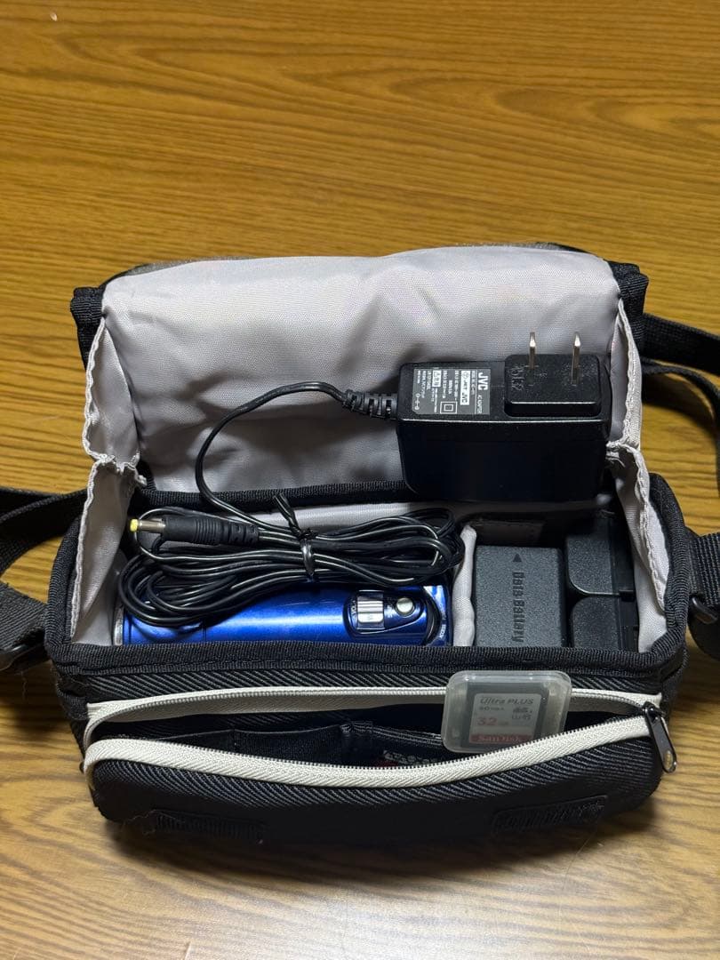 JVC Everio HD ビデオカメラ 青 GZ-HM670-A