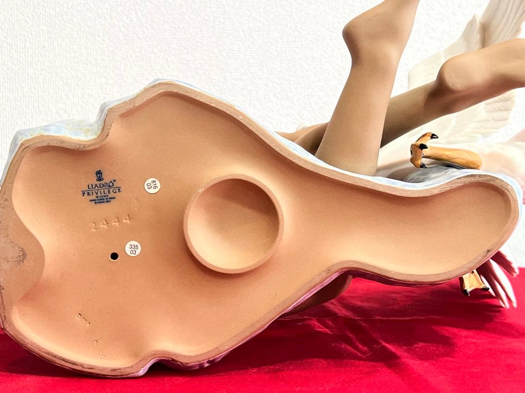 リヤドロ　レダと白鳥