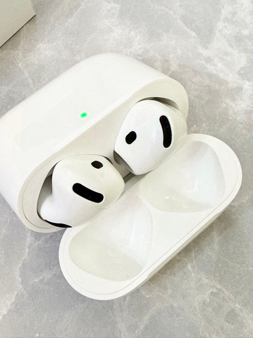 【一度使用のみ美品】Apple AirPods 4