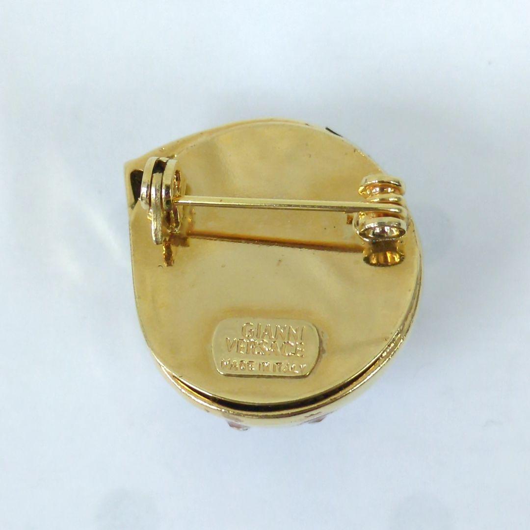 ジャンニヴェルサーチェ クリスタルラインストーン ピンブローチ ゴールドカラー