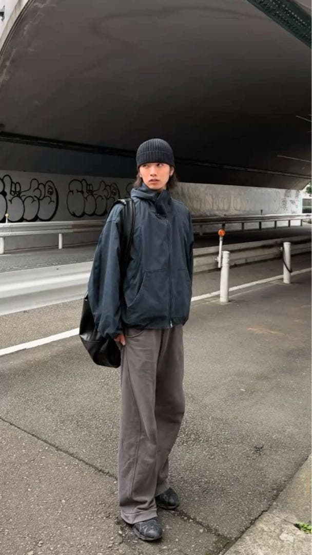 s*o様 ユニークな形状 ブラックショルダーバッグ オピウム系 ナード系