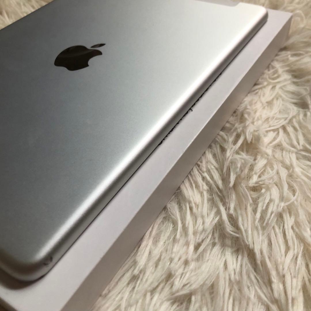 【完動品】iPad 第5世代 128GB SIMフリー【すぐ発送】