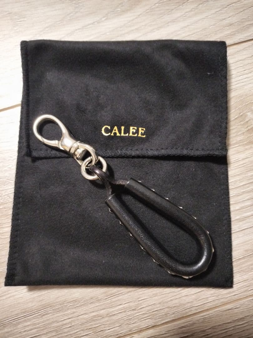 CALEE 　キャリー　スタッズ付き本革キーホルダー