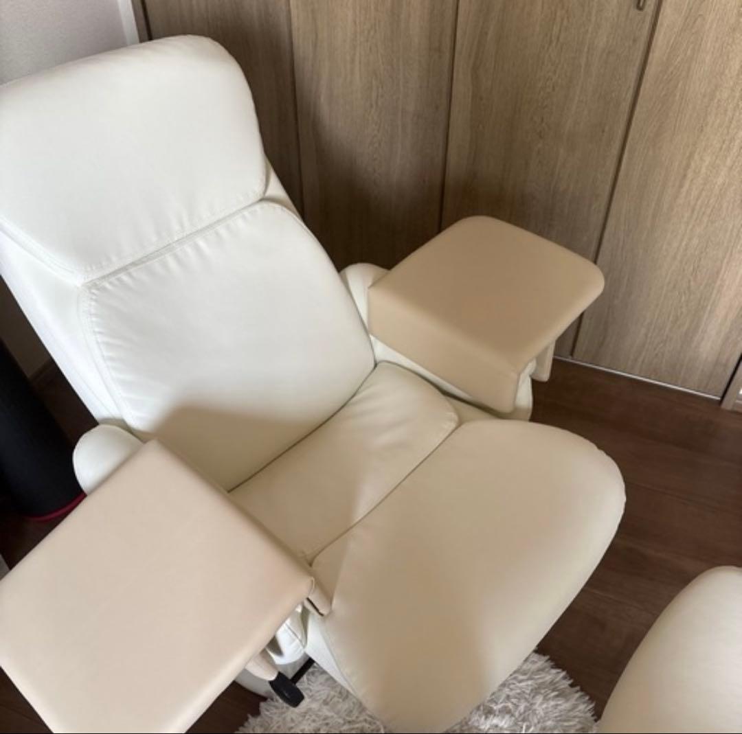 美品リクライニングホワイトチェア フットレスト付き