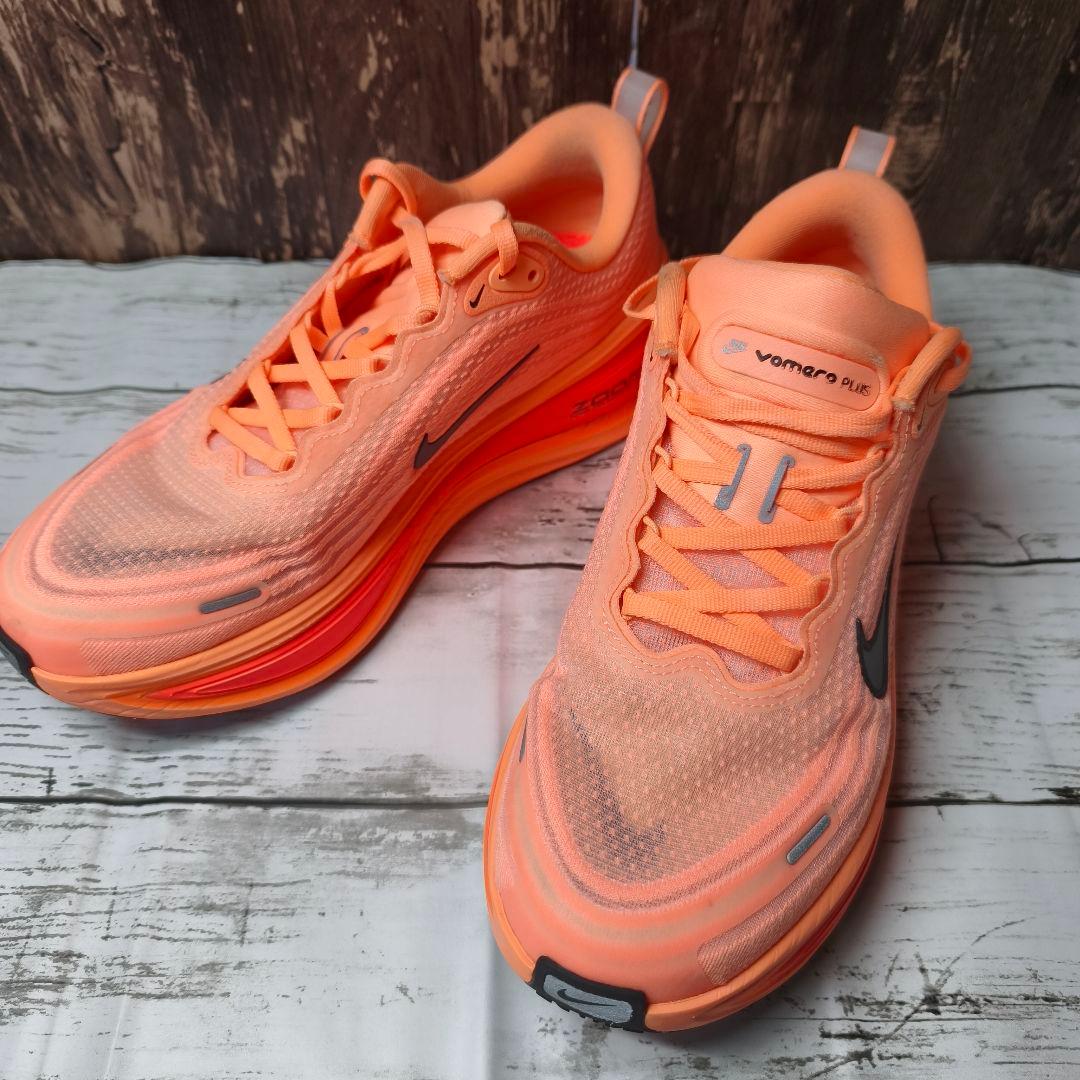 ナイキ　ボメロプラス 25.5cm NIKE VOMERO PLUS