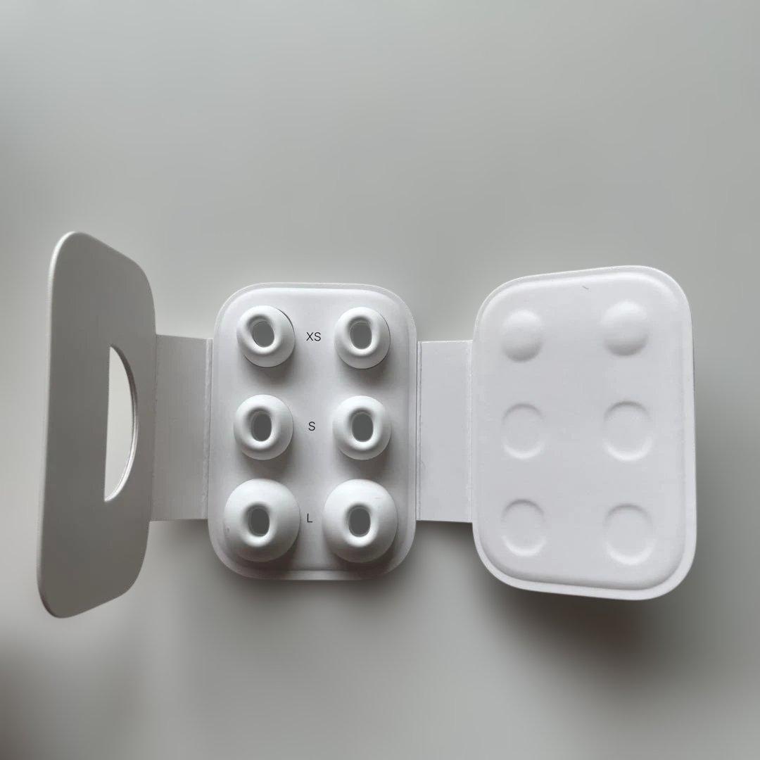 AirPods Pro（第2世代）USB-C充電タイプ＋カラビナ付きケース