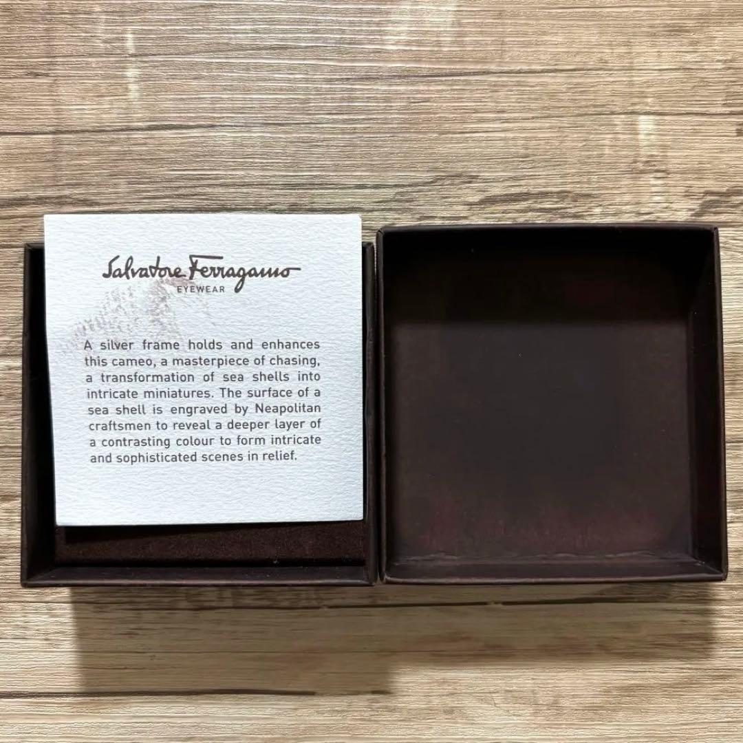 サルバトーレフェラガモ シェル カメオ ブローチ