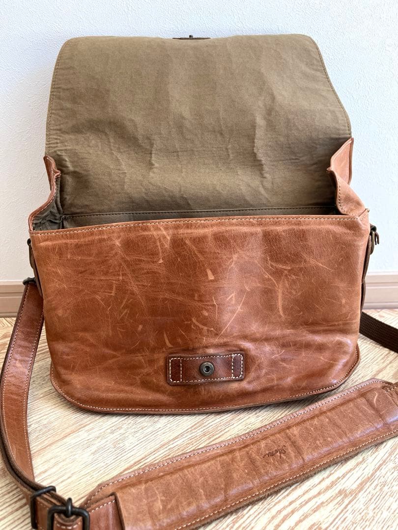 Acru アクリュ　カメラバッグ　レザー