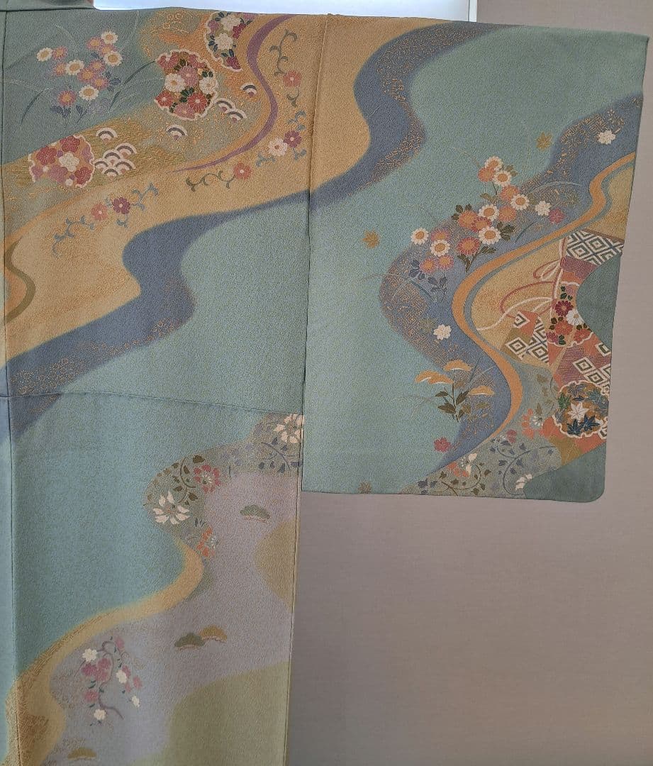 訪問着　総柄　圭雲　落款