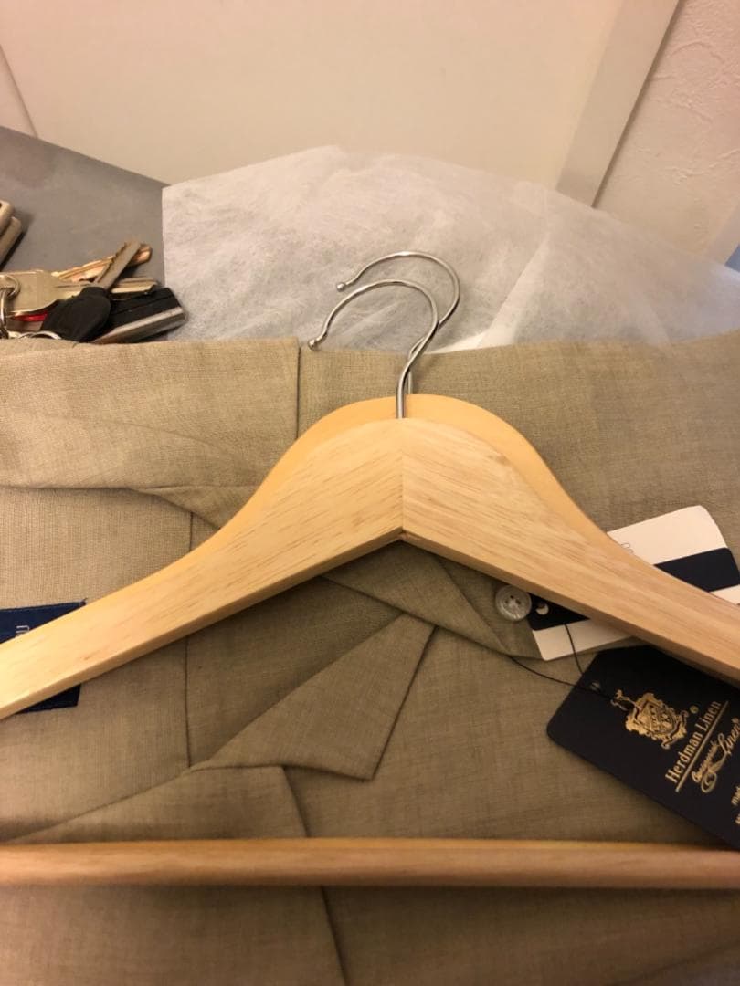 20本組木製ハンガー 肩部分に凹み