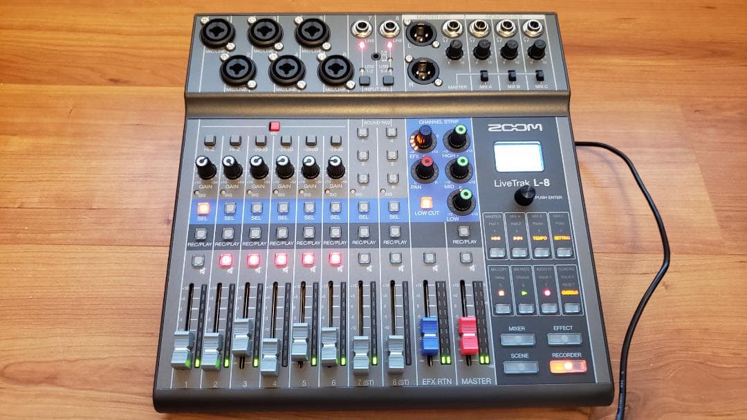 ZOOM LiveTrak L-8 ミキサー
