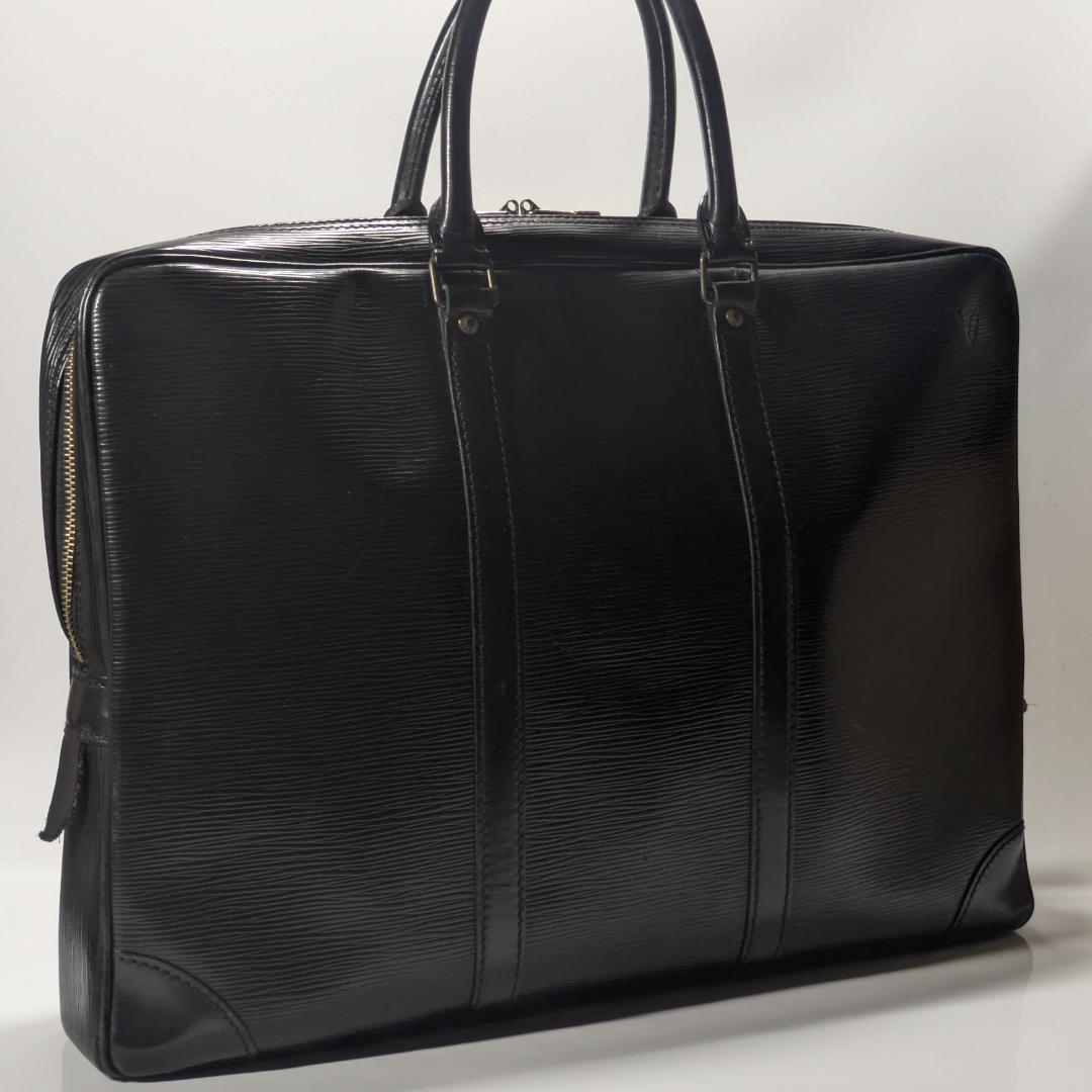 極美品 ベタ無 ルイヴィトン エピ ポルトドキュマンヴォワヤージュ M54472