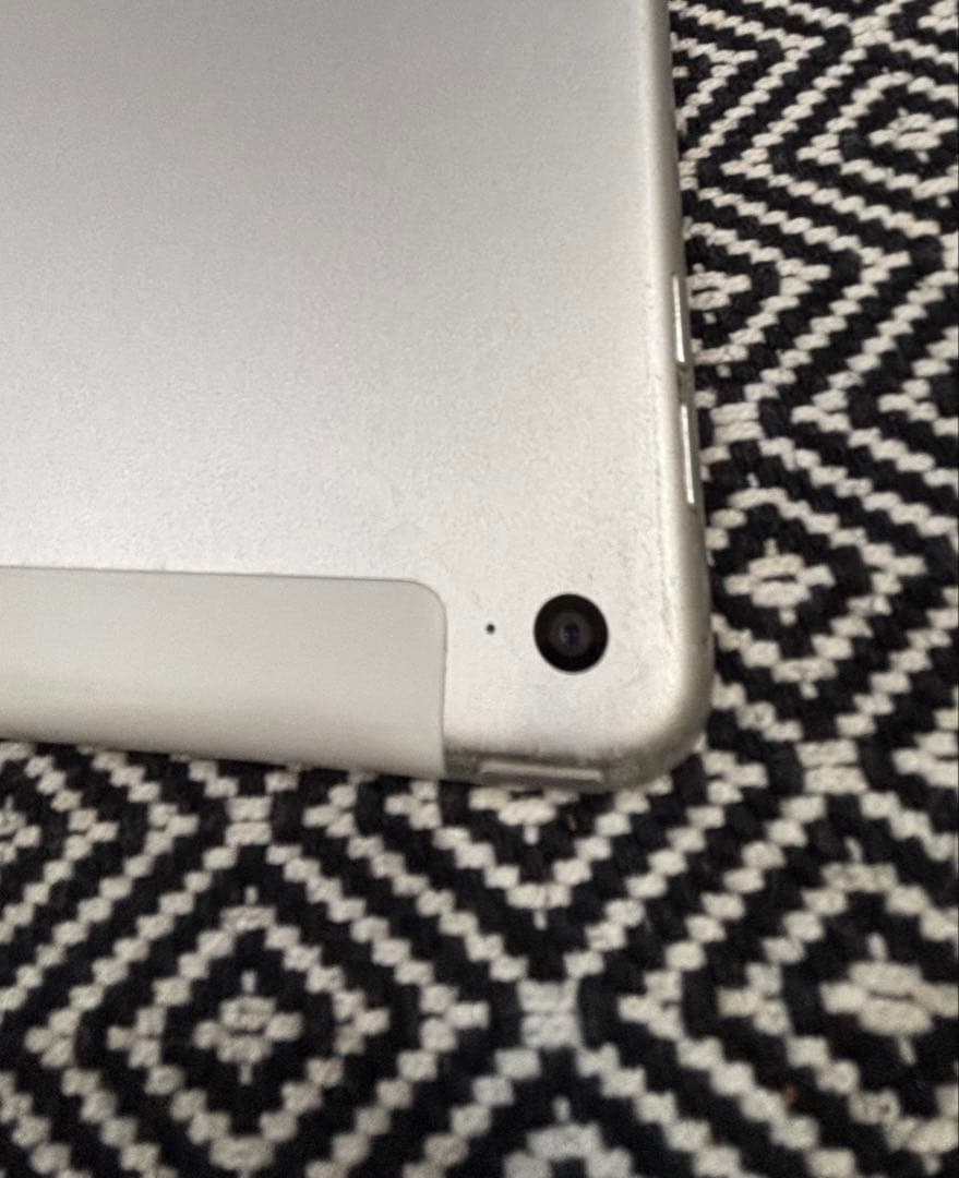 かず　Apple iPad Air 2 128GB シルバー