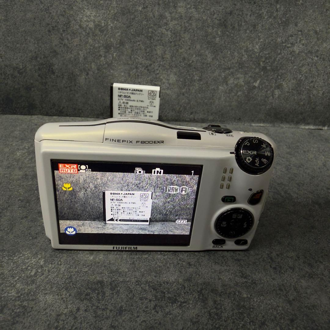 富士フイルム FinePix F800EXR ホワイト デジカメ